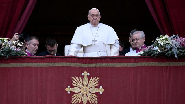 Le pape François lors de son traditionnel discours "Urbi et Orbi" sur la place St-Pierre au Vatican, le 25 décembre 2023. [AFP - Tiziana Fabi]