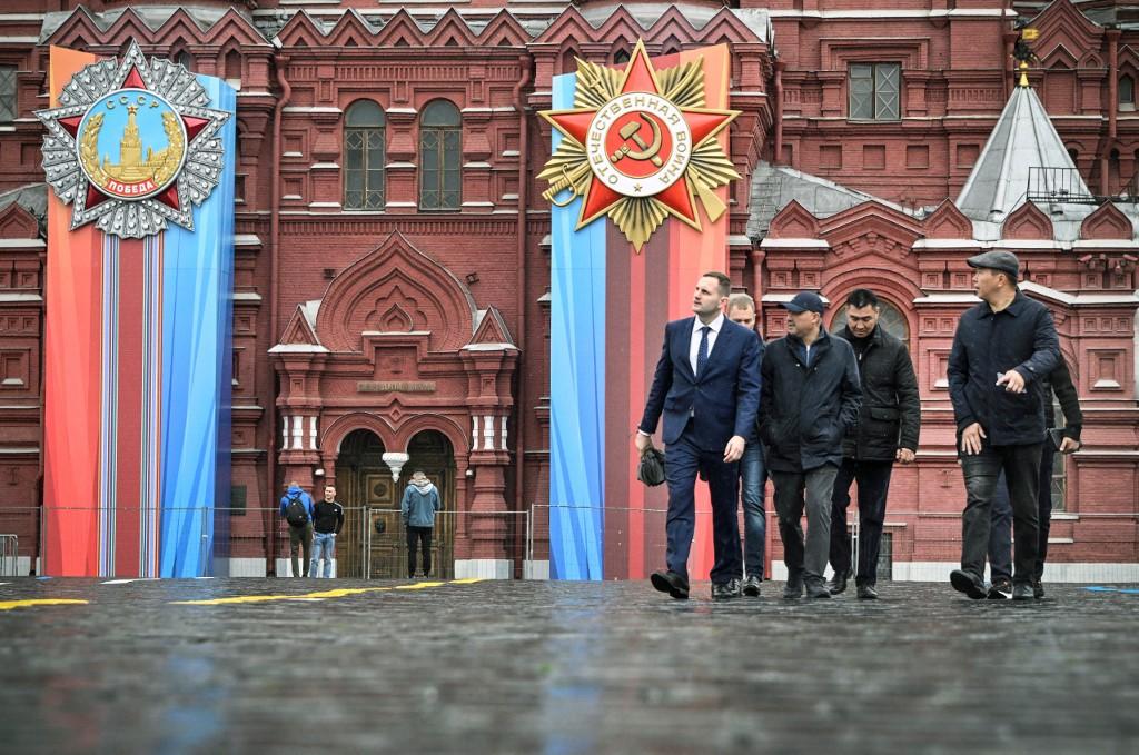 La Place Rouge est décorée en vue des célébrations du 78 ème anniversaire de la victoire sur le nazisme allemand pendant la Seconde Guerre mondiale, le 9 mai 2023. [afp - Alexander Nemenov]