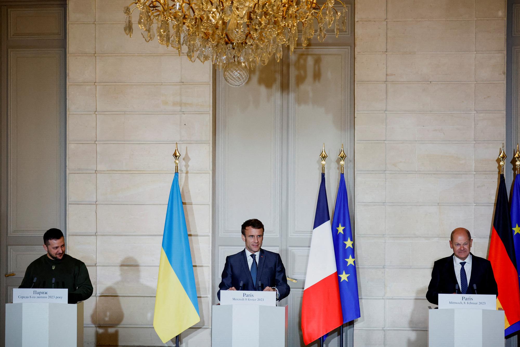 Volodymyr Zelensky est arrivé à Paris pour sa rencontre avec Emmanuel Macron et Olaf Scholz. [AFP - Sarah Meyssonnier]