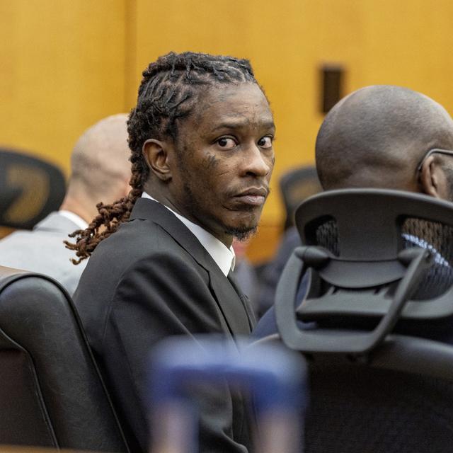 Lors de son procès pour "activité criminelle" aux Etats-Unis, le rappeur afro-américain Young Thug est attaqué sur la base de ses chansons relatant la vie dans les quartiers populaires.