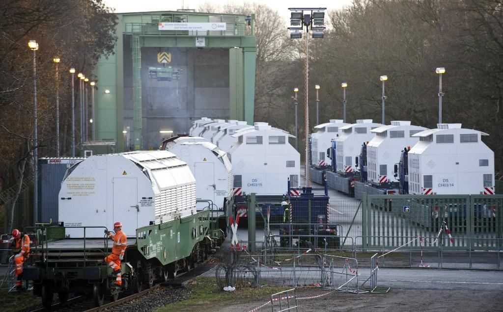 Les déchets radioactifs sont emballés puis transportés dans des conteneurs "Castor", puis enfouis. [afp - John Macdougall]