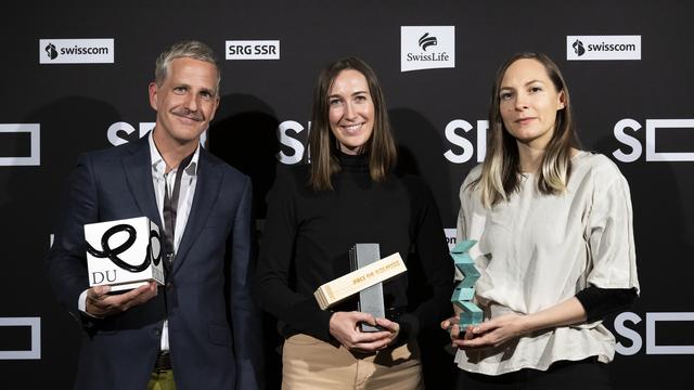 De gauche à droite, Dani Heusser, Sophie Jarvis et Carmen Jaquier, lauréats du Prix de Soleure en 2023. [Keystone - Anthony Anex]