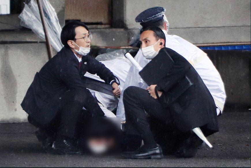 Un suspect de l'explosion du 15 avril 2023 autour du Premier ministre japonais a été arrêté. [Keystone - epa/jiji press japan]