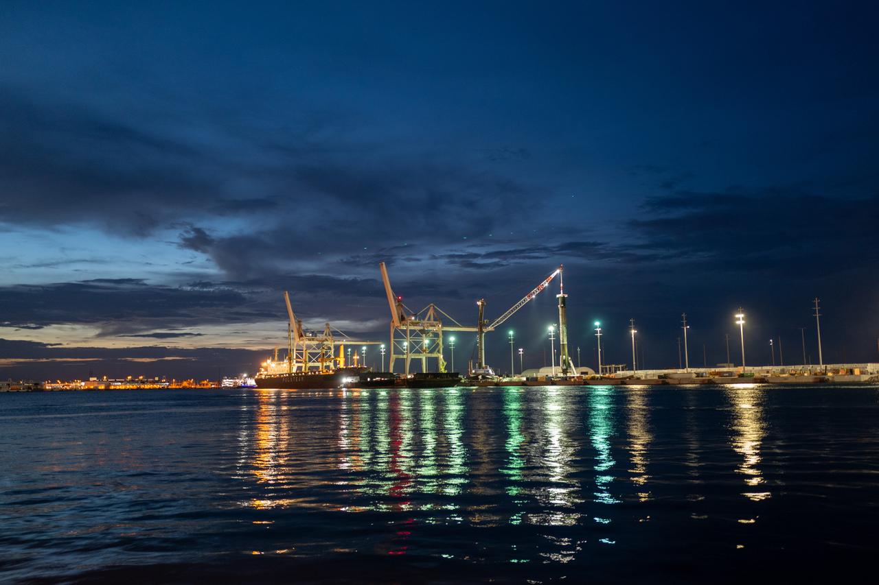 Le lanceur Falcon 9 qui a propulsé Euclid dans l'espace s'est posé sur une plate-forme dans l'océan et a été ramené à Port Canaveral pour être réutilisé ultérieurement. Floride, le 6 juillet 2023. [RTS - Stéphanie Jaquet]