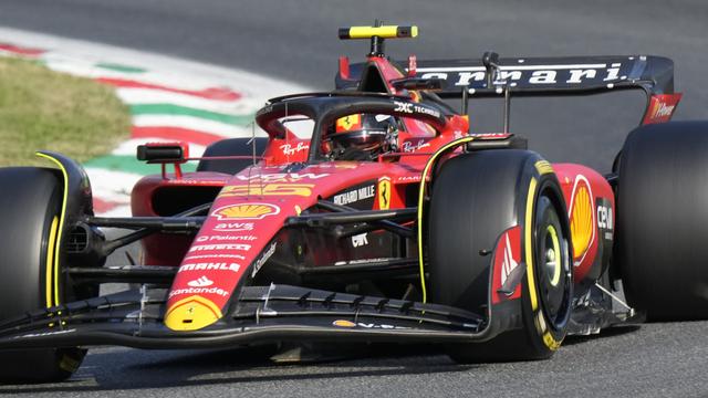 Carlos Sainz décroche la pole devant ses tifosi. [Luca Bruno]