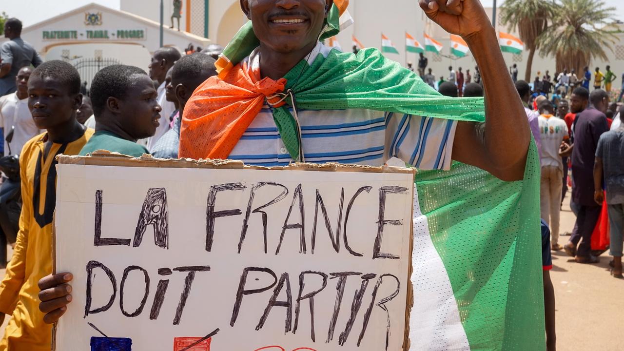 La France va débuter ce mardi l'évacuation de ses ressortissants au Niger. [KEYSTONE - ISSIFOU DJIBO]