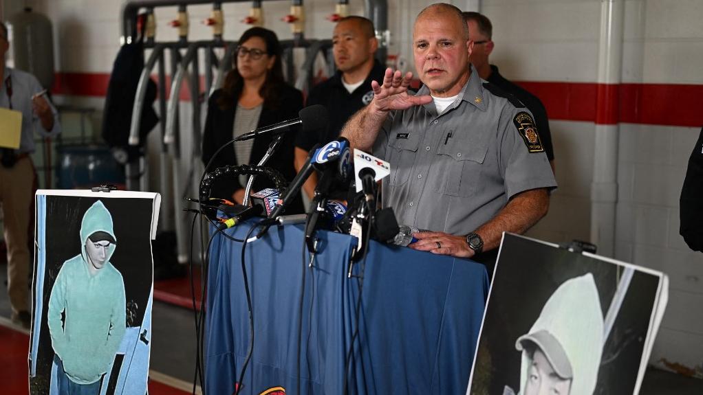 Un officier de la police de Pennsylvanie lors d'une conférence de presse le 10 septembre lors de la chasse à l'homme du détenu qui s'était évadé de la prison de Chester le 31 août. [AFP - Mark Makela/Getty Images]