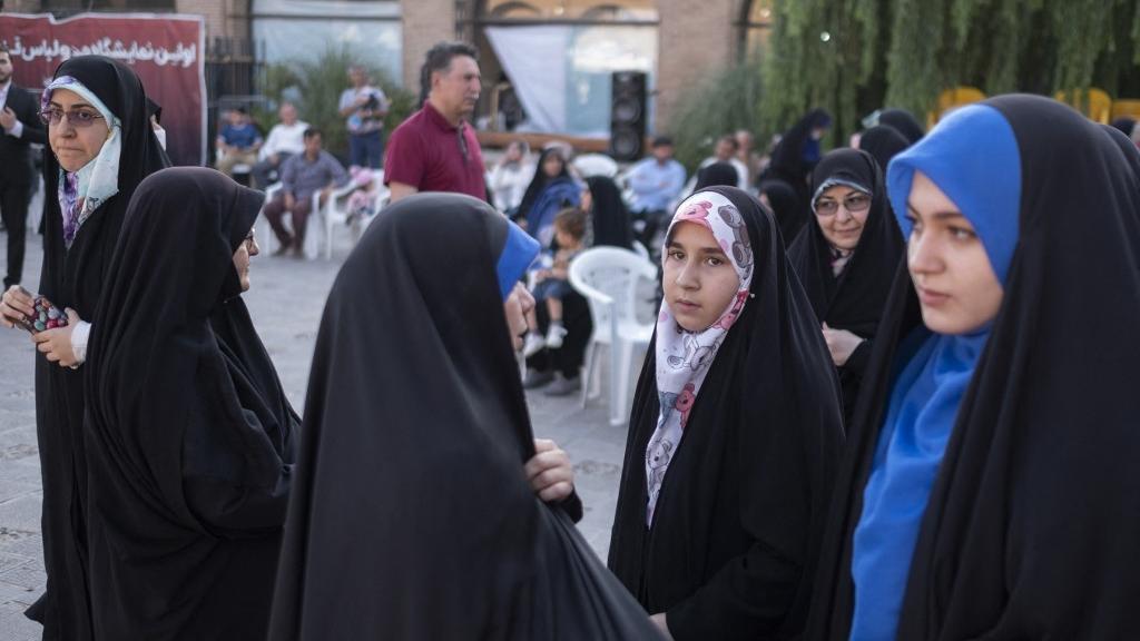 Des Iraniennes dans la ville de Qazvin, près de Téhéran. [afp - Morteza Nikoubazl / NurPhoto]