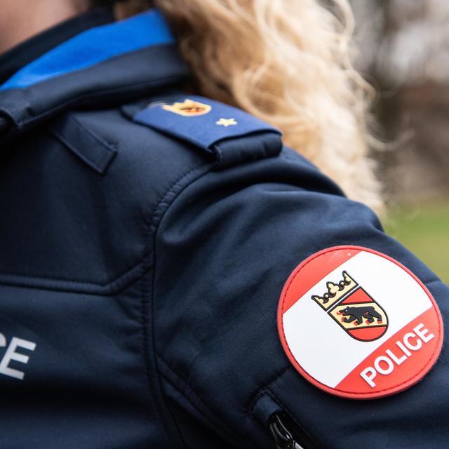 Le vol a concerné les données des 2800 employés de la police cantonale bernoise. [Keystone - Peter Schneider]