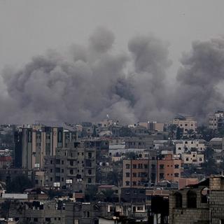 Gaza sous les bombes israéliennes. [Keystone - EPA/Mohammed Saber]
