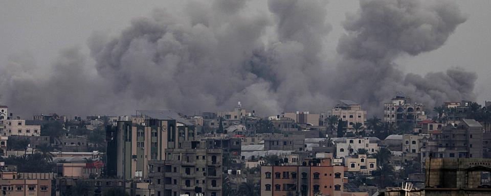 Gaza sous les bombes israéliennes. [Keystone - EPA/Mohammed Saber]