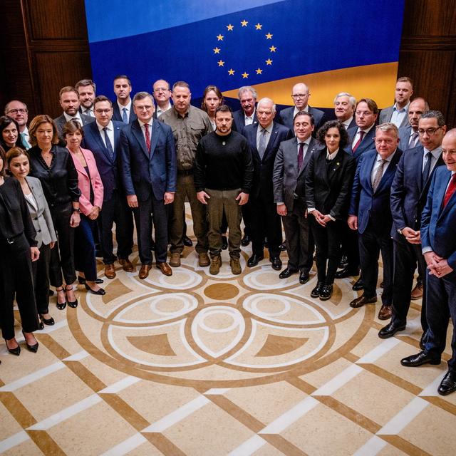 Les 27 ministres des Affaires étrangères de l'Union européenne étaient lundi à Kiev pour une réunion extraordinaire. [Keystone - EPA/Johanna Leguerre]