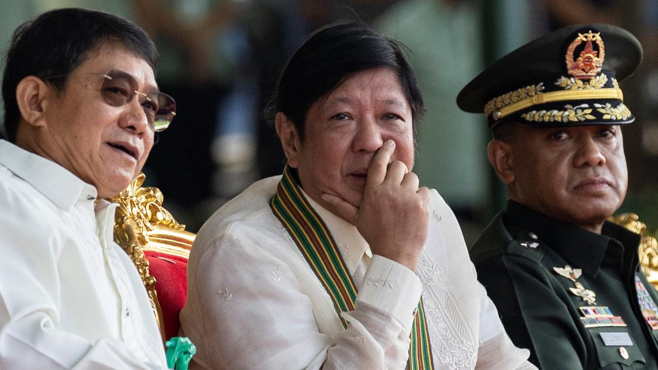 Le président philippin Ferdinand Marcos regarde le défilé du 126e anniversaire de la fondation de l'armée philippine, le 22 mars 2023. [reuters - Eloisa Lopez]