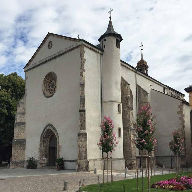 Sion, Église St Théodule - vue extérieure. [Wikicommons / CC-BY-SA-4.0 - ©Ark001]