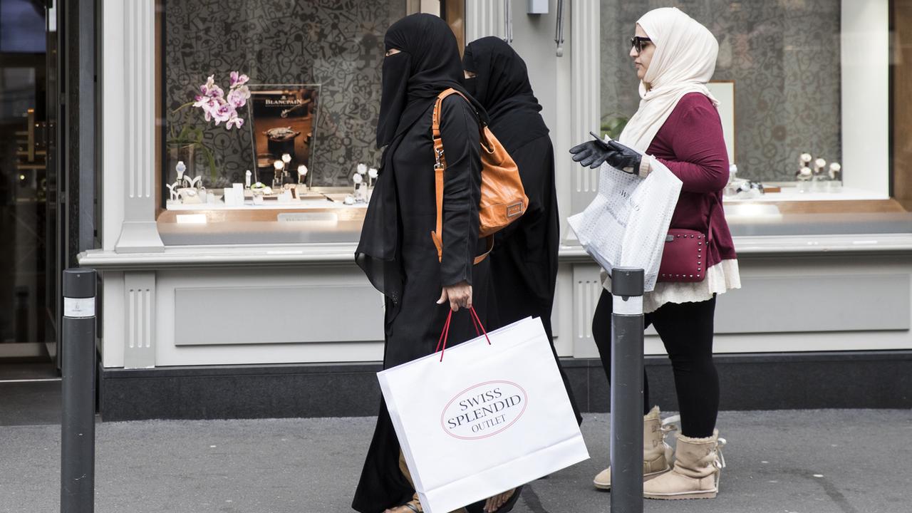 L'initiative anti-burqa avait été acceptée par le peuple suisse en mars 2021. [Keystone - Peter Klaunzer]