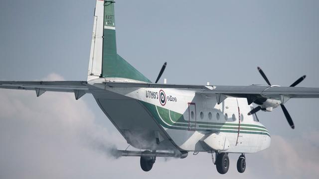 Un avion du Bureau de l'aviation royale pluviale et agricole de Thaïlande survole la périphérie de Bangkok pour ensemencer les nuages afin de réduire la pollution de l'air. [reuters]