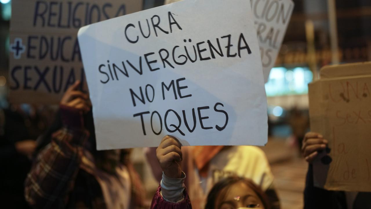 Des manifestations en Bolivie dénoncent les abus sexuel dans l’Eglise catholique. [AP Photo/ Keystone - Juan Karita]