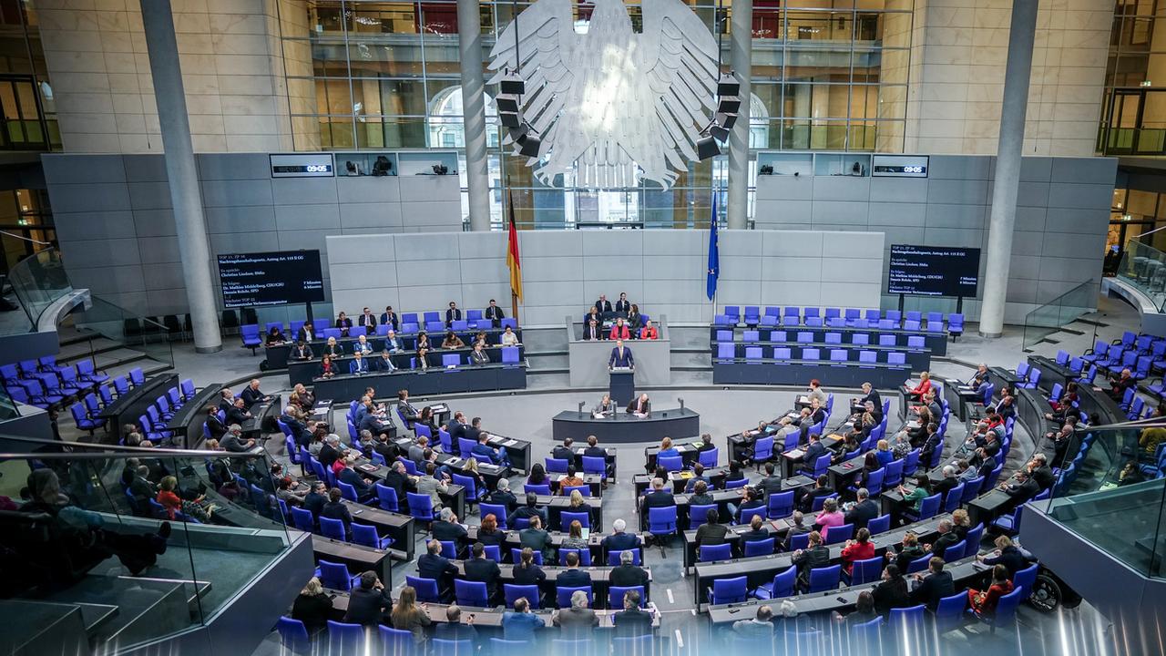 Le ministre fédéral des Finances Christian Lindner s'exprimant en séance plénière du Bundestag le 1er décembre 2023. [DPA / Keystone - Kay Nietfeld]