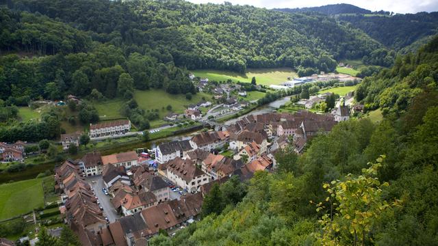 Saint-Ursanne (JU) a reçu jeudi le label "Best Tourism Villages". [Keystone - Martin Rütschi]
