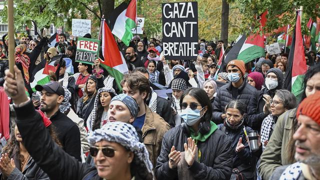 La France a interdit une manifestation pro-palestinienne en prétextant des "risques pour la sécurité" après le renouveau des hostilités entre le Hamas et Israël. [Keystone/The Canadian Press via AP - Graham Hughes]