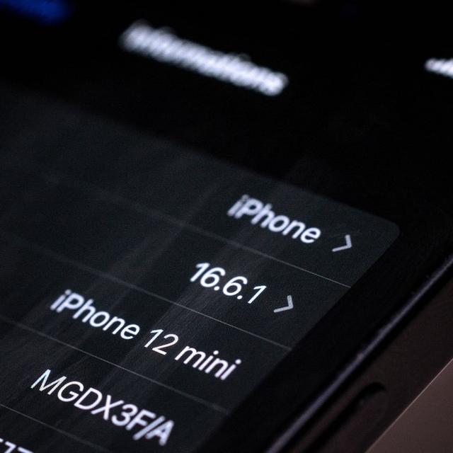 La France valide la mise à jour de l'iPhone 12 pour réduire sa puissance d'émission [AFP - Joel Saget]