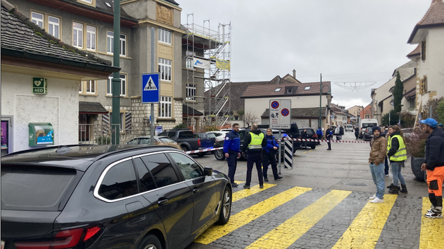 La police neuchâteloise est intervenue rapidement pour interpeller l'homme qui s'était introduit dans le collège des Corneilles, à Cortaillod (NE). [RTS - Romain Bardet]