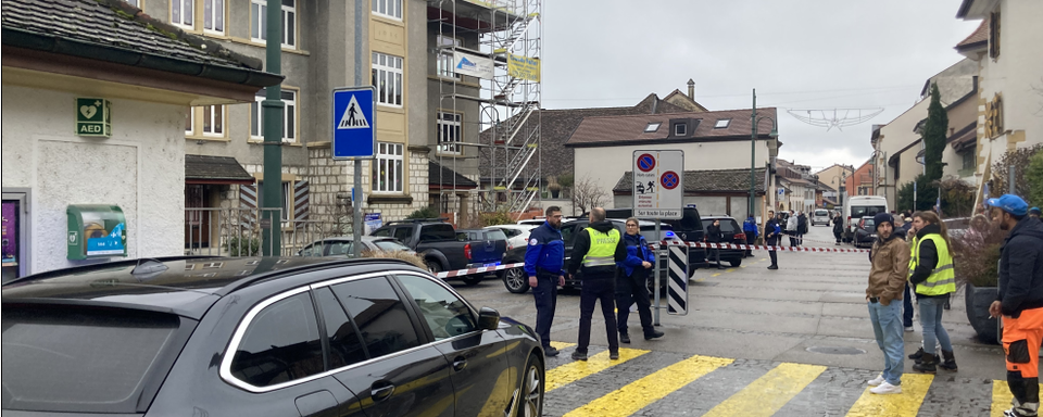 La police neuchâteloise est intervenue rapidement pour interpeller l'homme qui s'était introduit dans le collège des Corneilles, à Cortaillod (NE). [RTS - Romain Bardet]