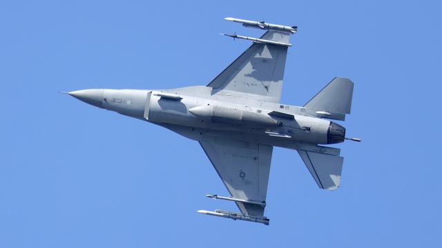 Un avion de combat F-16 américain lors d'un exercice de l'Otan en Allemagne, le 14 juin 2023. [Keystone - EPA/Ronald Wittek]