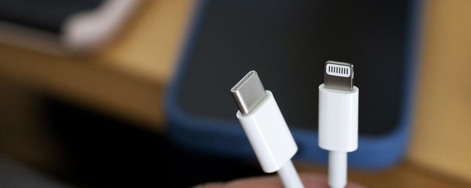 Apple abandonne son propre chargeur et adapte l'iPhone au port universel USB-C [Keystone]