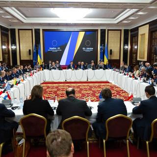 Les ministres des affaires étrangères de l’UE réunit à Kiev réaffirment leur soutien à l’Ukraine. [EPA/Keystone - Johanna Leguerre]