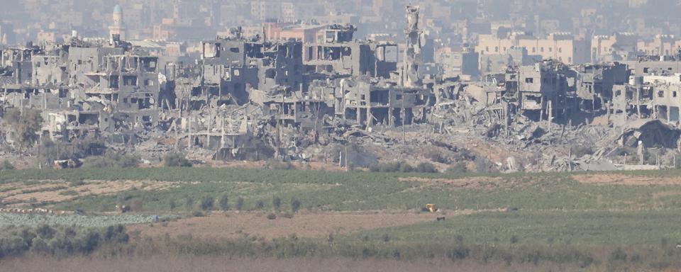 Samedi 4 novembre: les ruines des immeubles dans le nord de la bande de Gaza. [Keystone - EPA/Neil Hall]