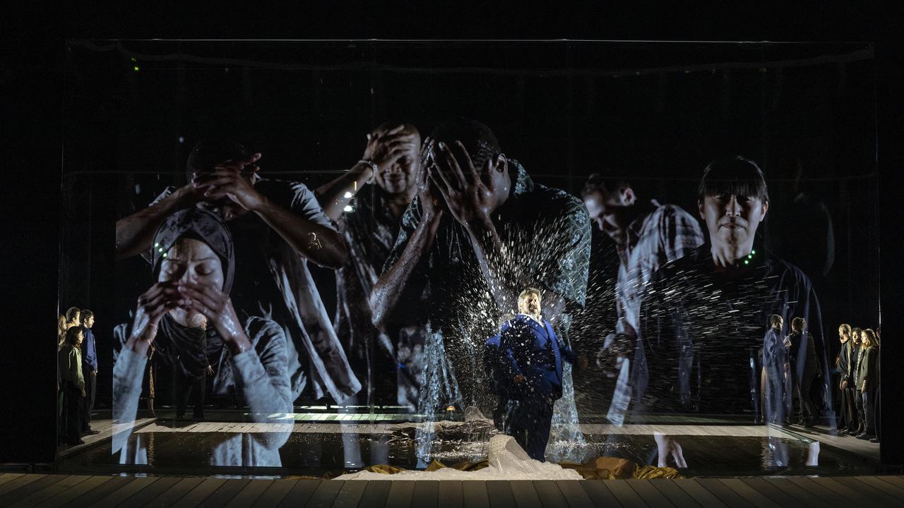 Nicola Alaimo incarne Nabucco dans l'opéra du même nom de Giuseppe Verdi, dont la mise en scène est signée Christiane Jatahy. [Grand Théâtre de Genève - Carole Parodi]