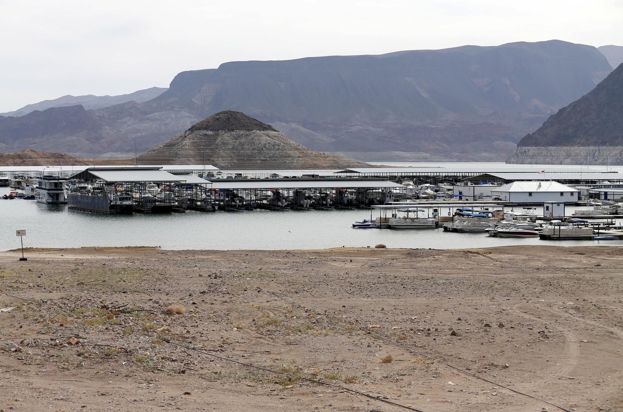 Le lac artificiel Mead, sur le fleuve Colorado, avait souffert de la sécheresse en mai 2015. [Reuters - Mike Blake]
