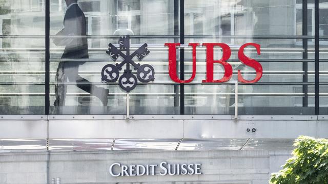 Les logos d'UBS et Credit Suisse. [Keystone - Ennio Leanza]