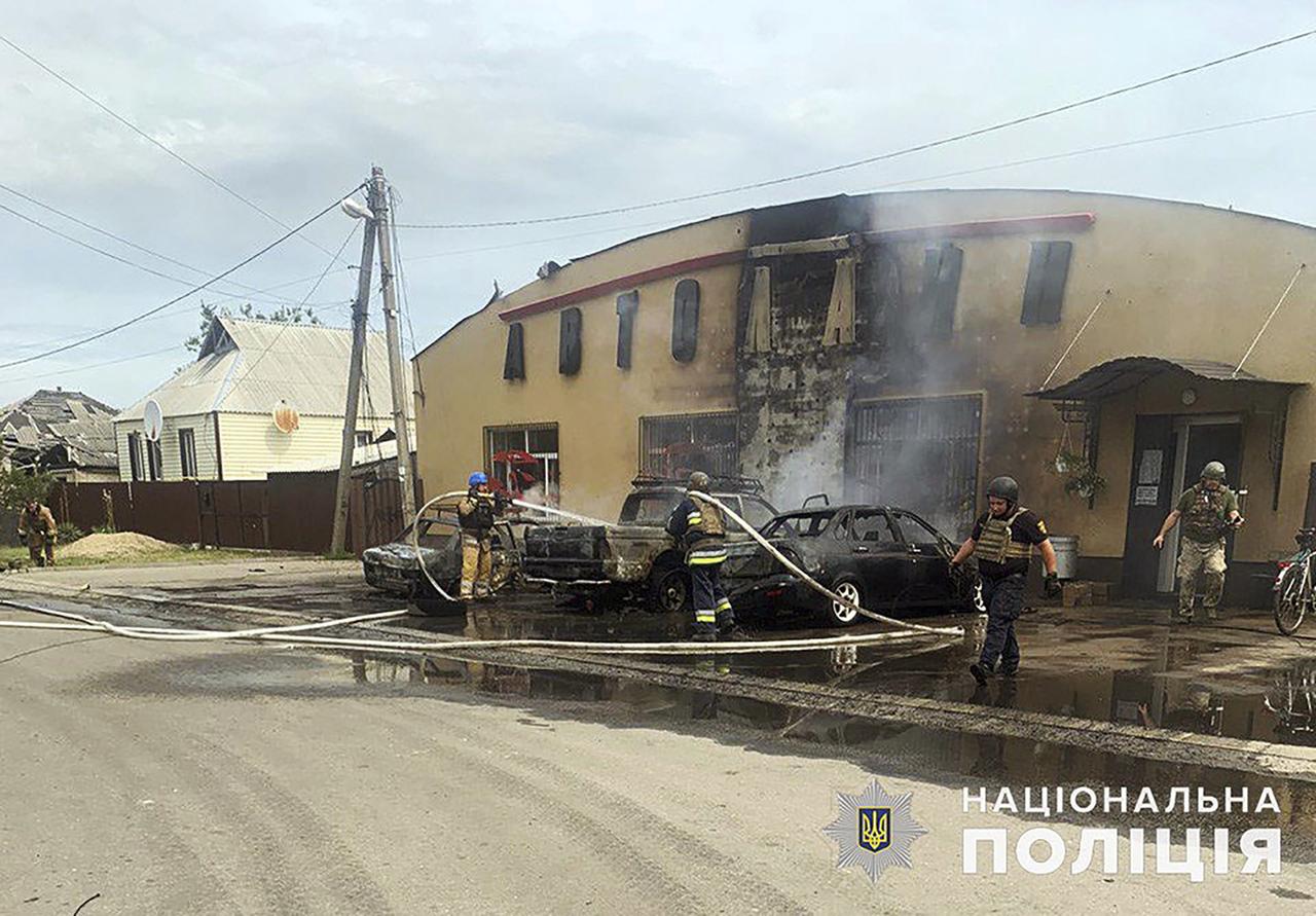 Une frappe russe a touché un immeuble résidentiel dans la ville ukrainienne de Lyman. [Keystone - National Police of Ukraine]