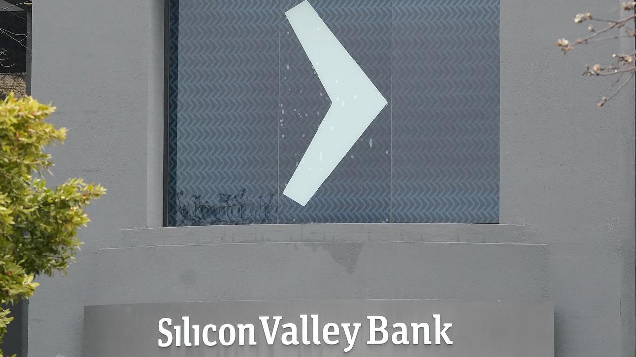 L'enseigne de la Silicon Valley Bank sur les bureaux de la société à Santa Clara, en Californie. [Keystone - Jeff Chiu / AP Photo]