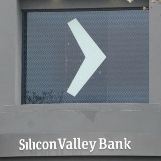 L'enseigne de la Silicon Valley Bank sur les bureaux de la société à Santa Clara, en Californie. [Keystone - Jeff Chiu / AP Photo]