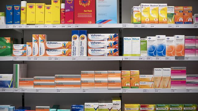 La logique commerciale prime sur les conseils dans les pharmacies romandes. [Keystone - Gaetan Bally]