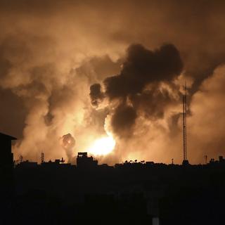 L'armée israélienne a multiplié les bombardements et lancé des offensives terrestres sur la bande de Gaza. [Keystone - AP Photo/Abed Khaled]