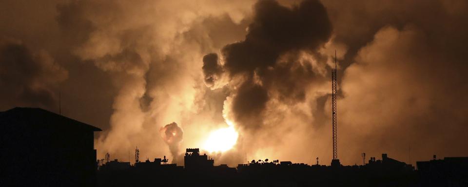 L'armée israélienne a multiplié les bombardements et lancé des offensives terrestres sur la bande de Gaza. [Keystone - AP Photo/Abed Khaled]