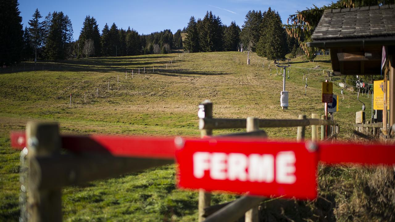 La station de ski du domaine Les Paccots à Châtel-St-Denis (Fribourg) pourrait fermer à cause d'un déficit de liquidités. [KEYSTONE - Jean-Christophe Bott]