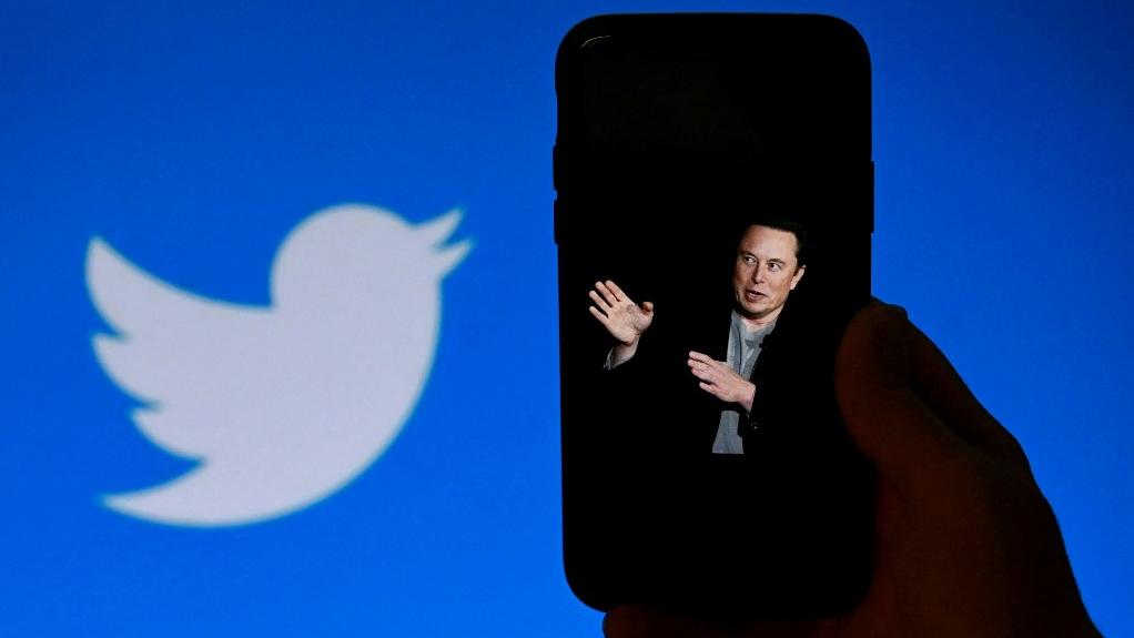 Twitter a perdu environ la moitié de ses revenus publicitaires, déclare Elon Musk. [AFP - Olivier Douliery]