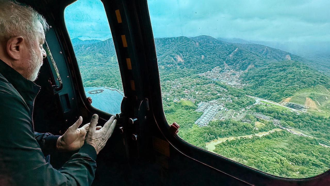 Le président brésilien Lula da Silva a découvert la zone la plus touchée en la survolant à bord d'un hélicoptère. [Ricardo Stuckert]
