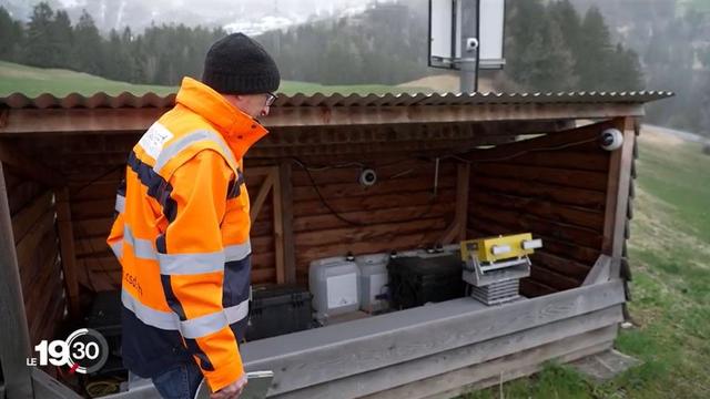 Un radar installé à Brienz (GR) pour surveiller la montagne. [RTS]