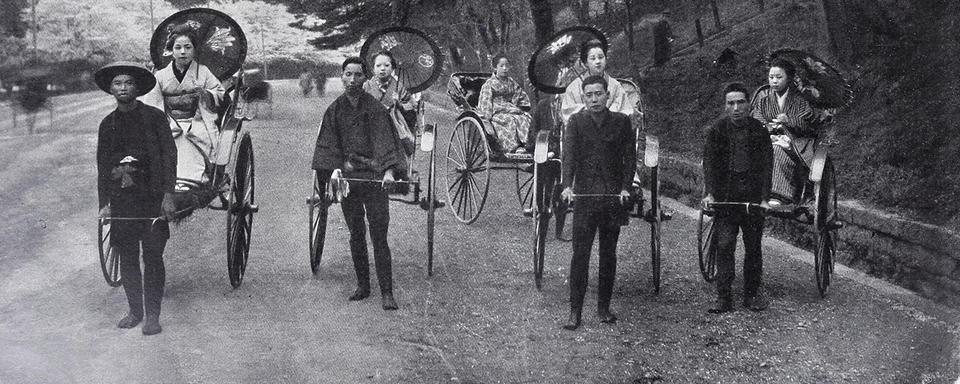 Neno Park à Tokyo (Japon) durant la période de floraison des cerisiers. Photo tirée du livre de Cäcilie von Rodt, "Le voyage d'une Suissesse autour du monde", Verlag von F. Zahn, Neuchâtel (1903 ou 1904) [Verlag von F. Zahn]