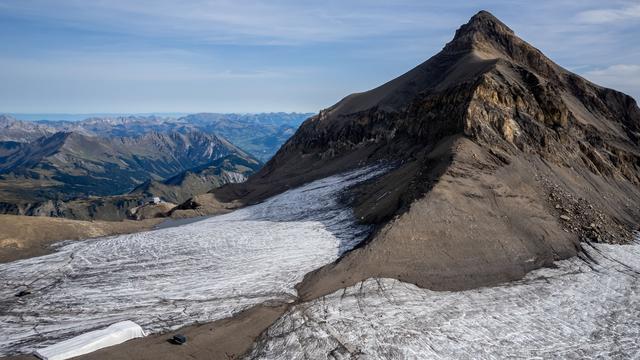 Vue aérienne du Glacier 3000 aux Diablerets dans le canton de Vaud. [AFP - Fabrice Coffrini]