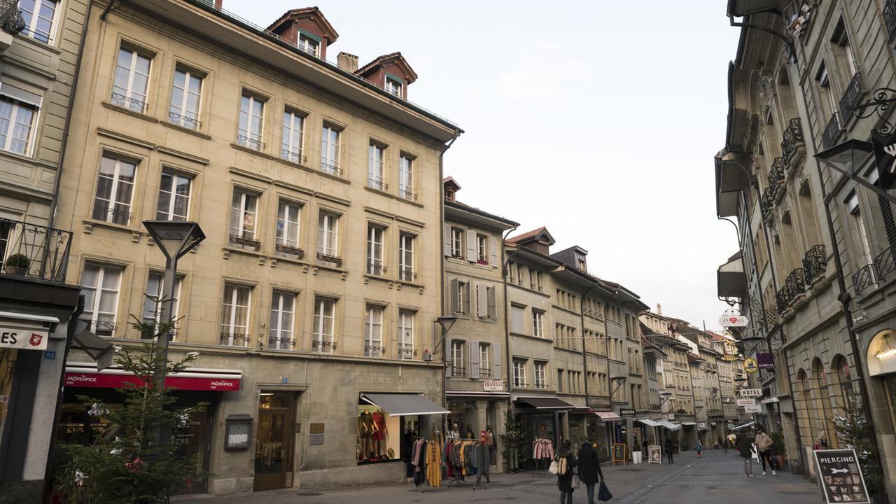 Les commerces de la rue de Romont à Fribourg. [Keystone - Adrien Perritaz]
