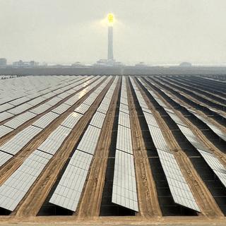 Des panneaux solaires à Dubaï, Emirats arabes unis. [Keystone/AP Photo - Kamran Jebreili]