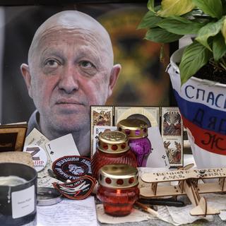 Un mémorial informel à la gloire d'Evgueni Prigojine à Moscou le 3 septembre 2023. [Keystone/EPA - Sergei Ilnitsky]