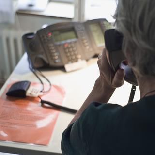 Les arnaques par téléphone en Suisse sont trois fois plus nombreuses cette année qu'en 2022, alertent les polices et les spécialistes de la prévention. [Keystone]